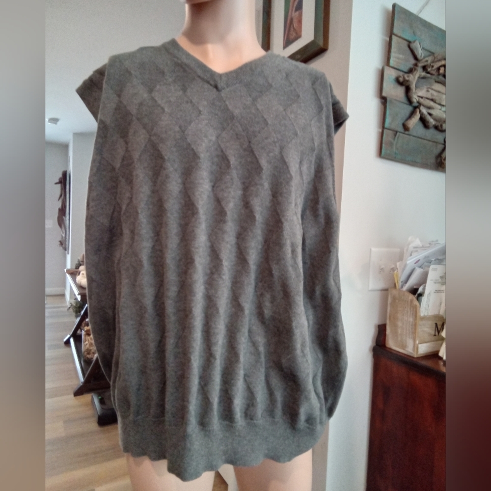 2-$10...Saddlebred Big&Tall 2XLT V-Neck Charcoal Gray Diamond Print Sweater Vest